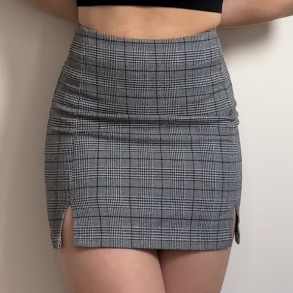 Brandy Melville Dresses & Skirts - Plaid Mini Skirt